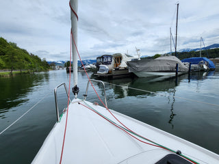 Crew-Sailing, Unter Leitung Mitsegeln